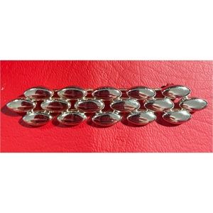 Silvertone pin/brooch